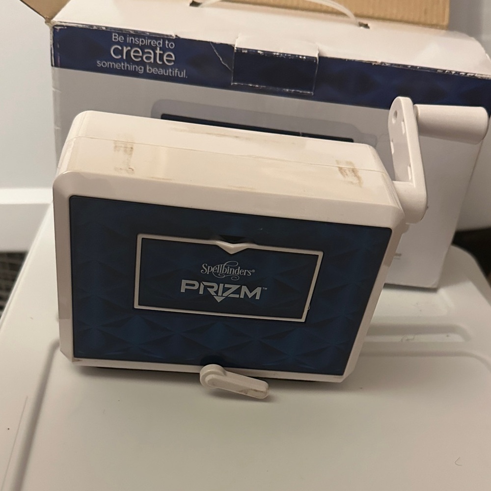 Spellbinders PRIZM Blue and White Card Crafting Machine